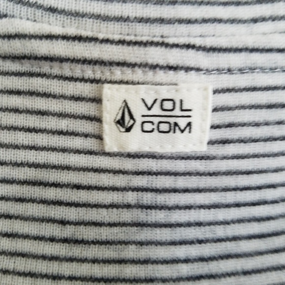 Vol-Com mock turtleneck crop top - Picture 7 of 8